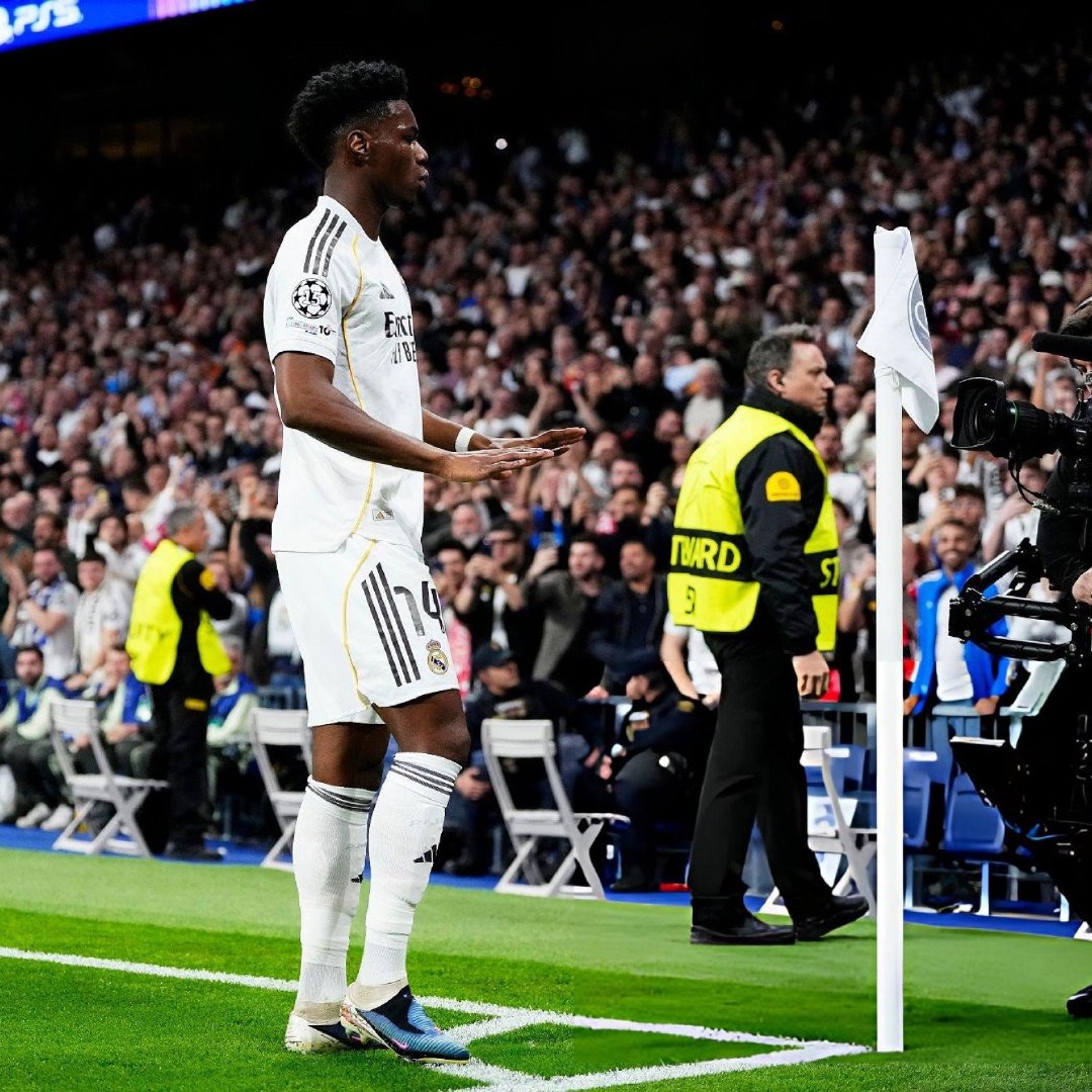 楚阿梅尼上半场对阵本菲卡的数据：-1粒进球-40次触球-93%传球成功率-