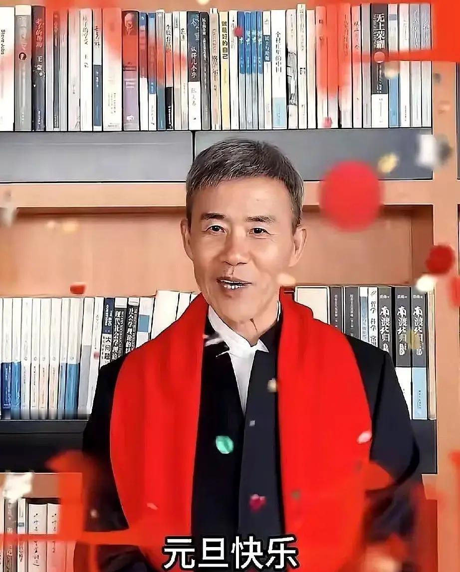 70岁男人最怕的，不是皱纹，是“没用”。王石花了3万，把眉毛纹成20岁的样子。