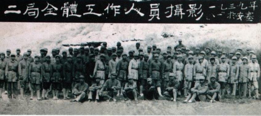 长征时报务员受伤，毛主席让出自己担架，20年后问：兴国矮子在哪“老刘，你知道那