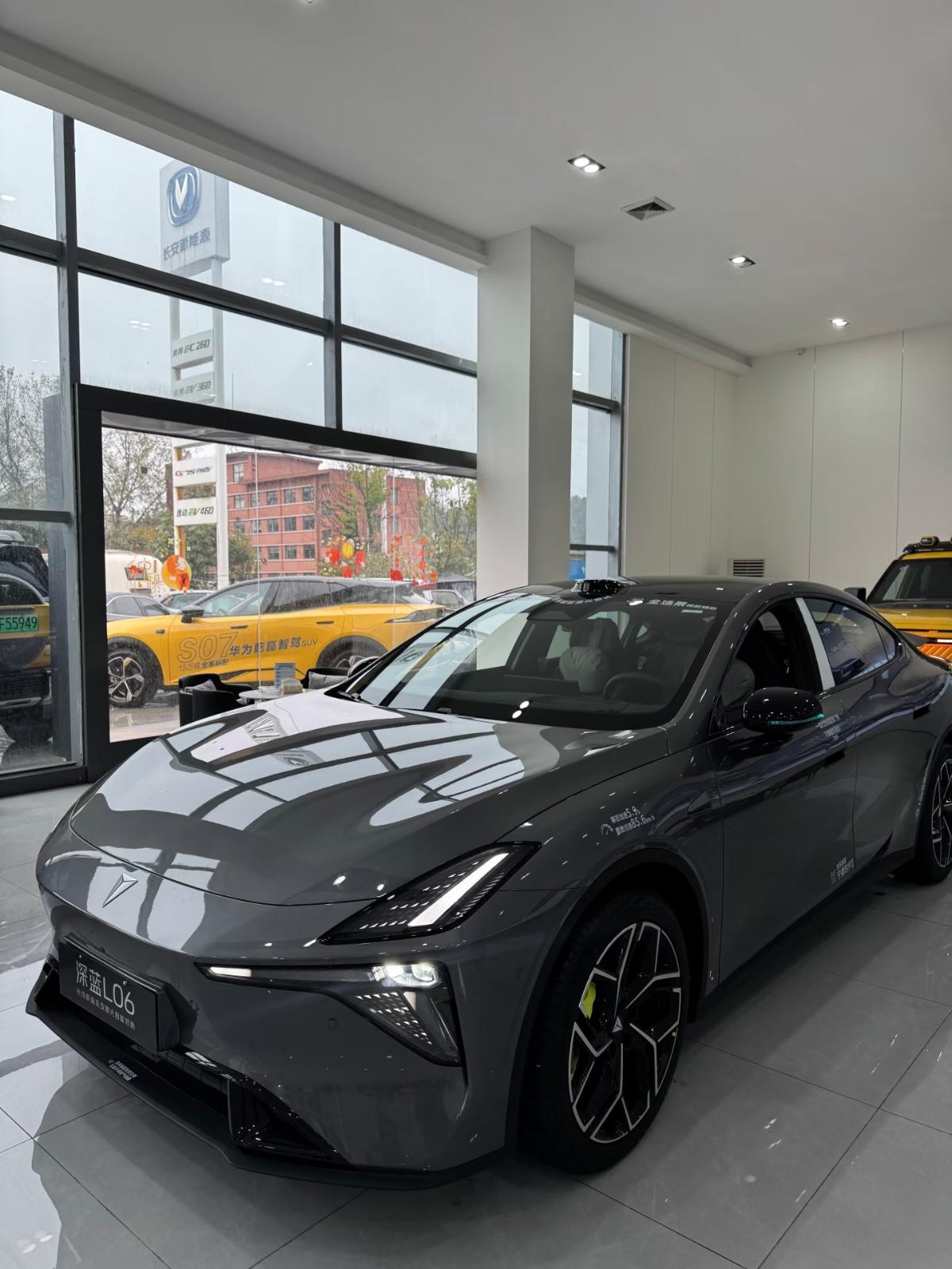 新势力品牌相比几家主流大厂，在造车配置上确实挺有性价比。我当时买家里第二辆车的时