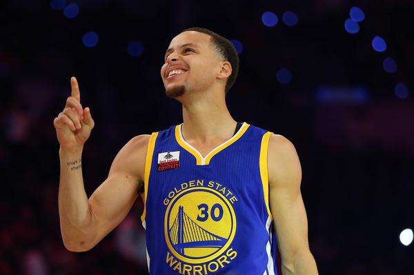 近十年来，NBA每赛季的第一人都是谁？哈登、威少强势上榜。2015年：库里（实