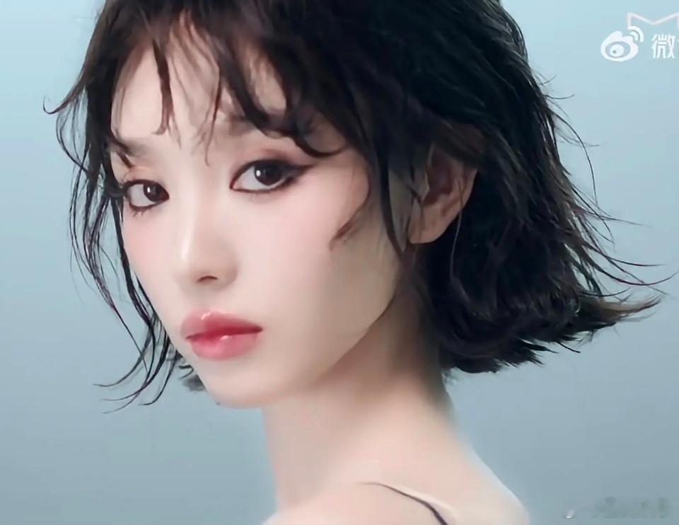 李兰迪和田曦薇这造型谁抄谁的？​​​