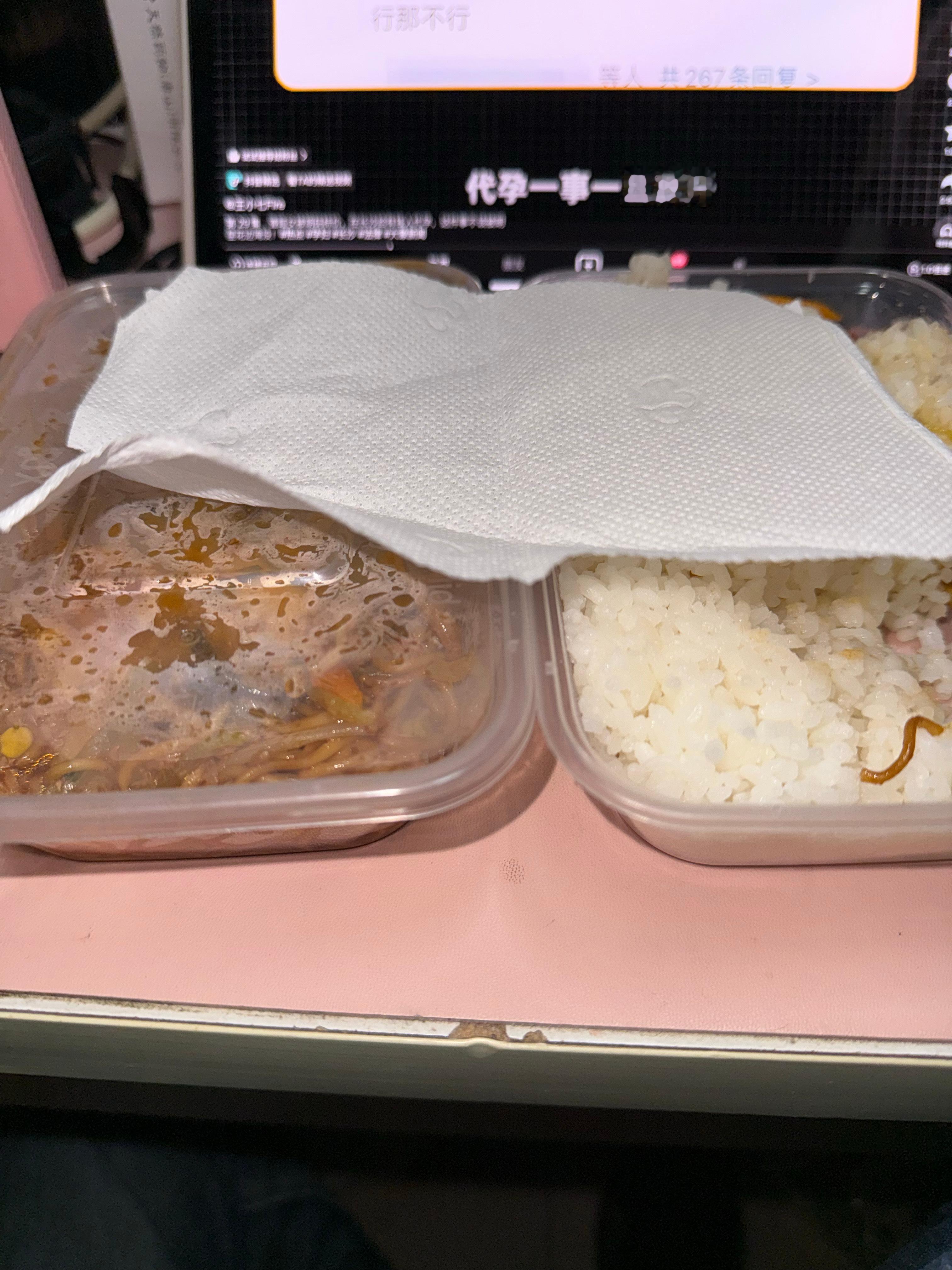 我真没觉得我嘴挑过这几次在学校吃饭什么麻辣烫热卤吃起来都一股馊了的味道每次都