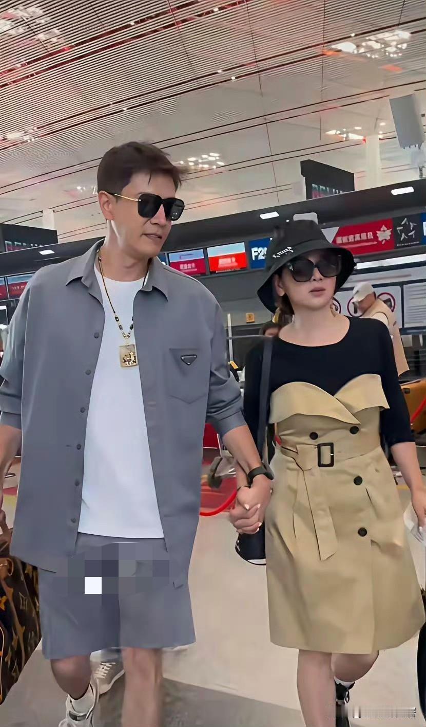 如果有一天他俩个都离婚了，我就再也不相信爱情了！照片是经超和小李琳，小李琳是