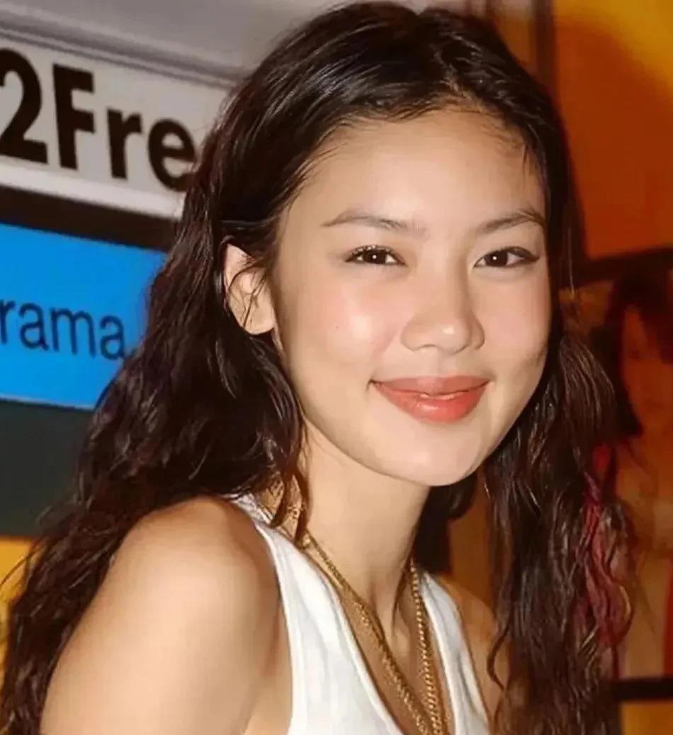 感情丰富的44岁模特乐基儿与朱智豪离婚后，采访中首谈到第一任丈夫黎明。近日，乐基