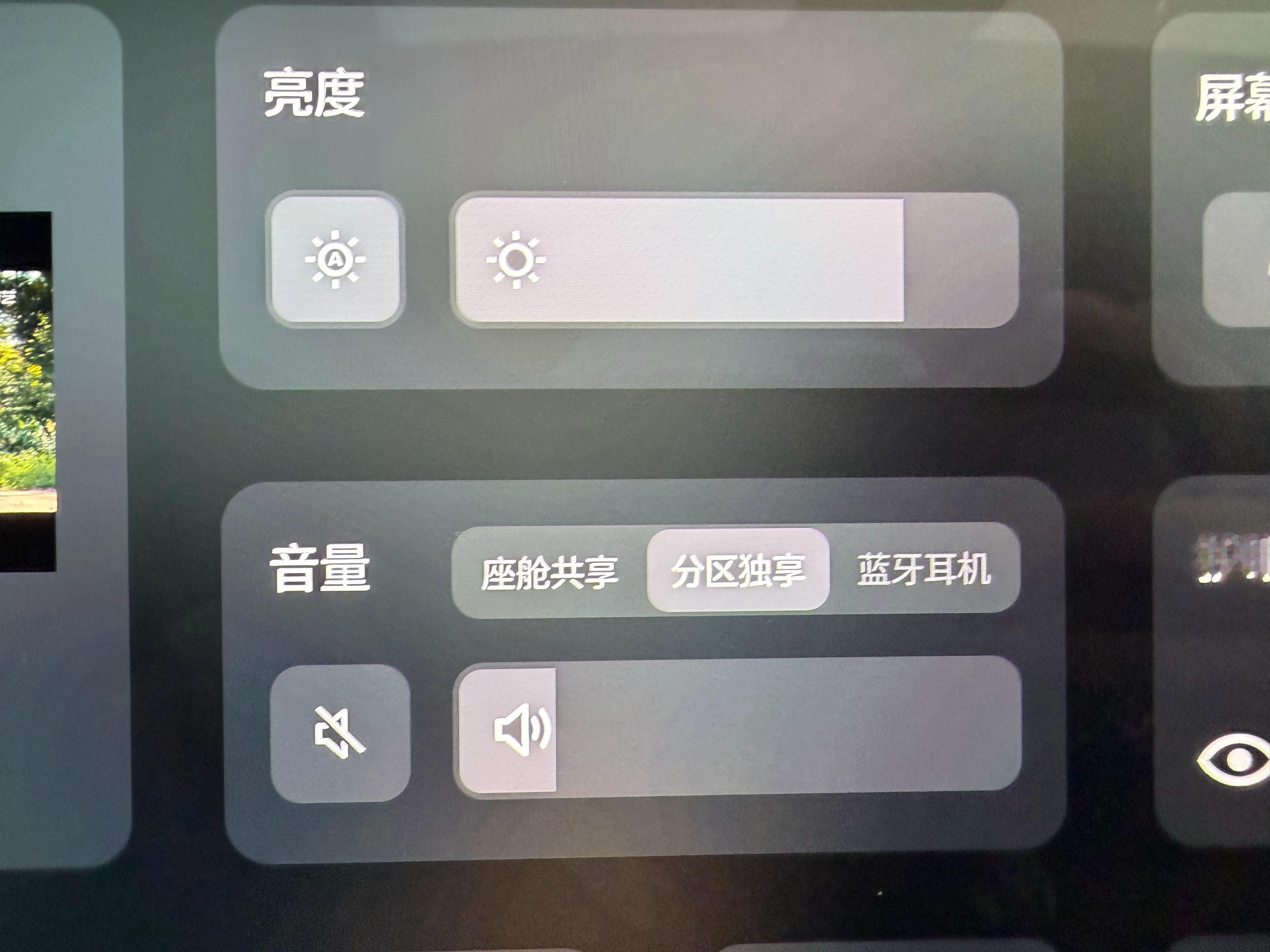 几天体验下来，这会我真的被蔚来ES9的两块双16英寸后排娱乐屏给圈粉了！这二排双