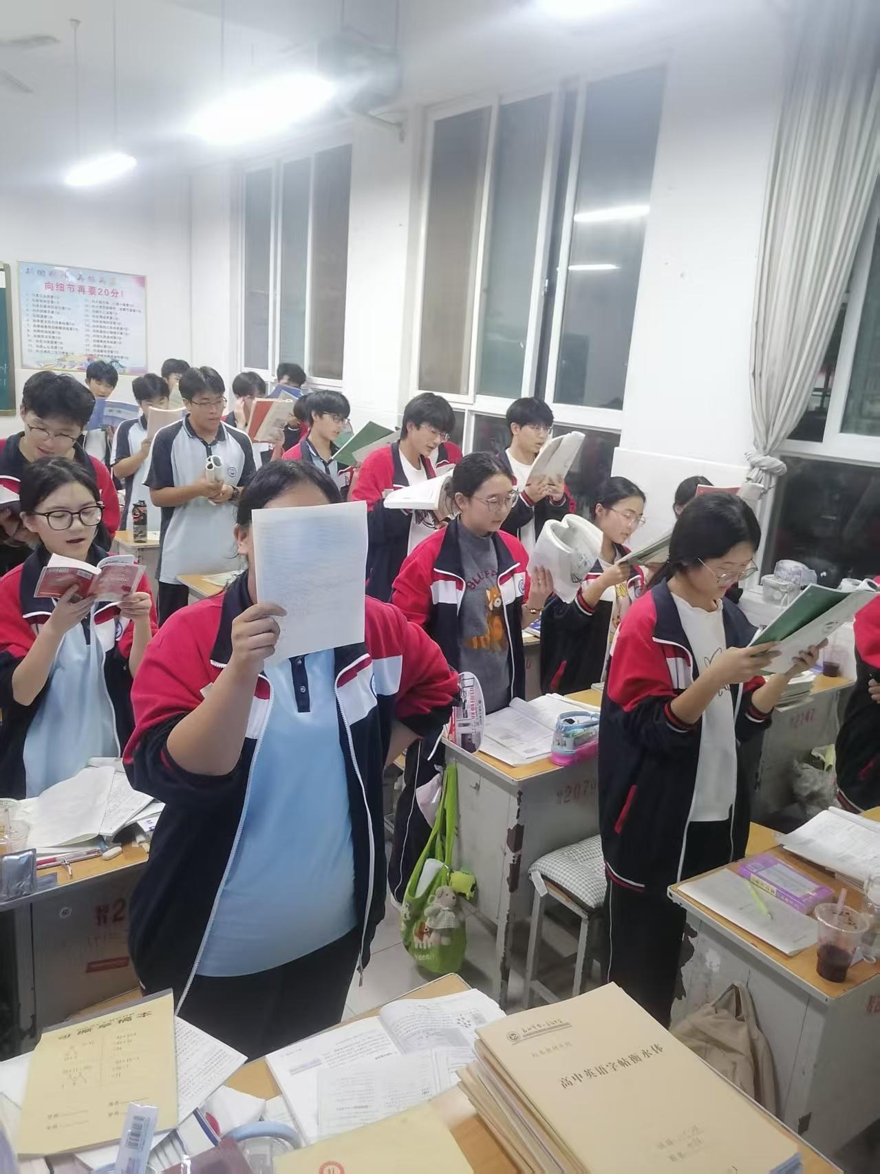 到了高中之后，你会发现：数学成绩，能考到120分，但英语只能考到85分。