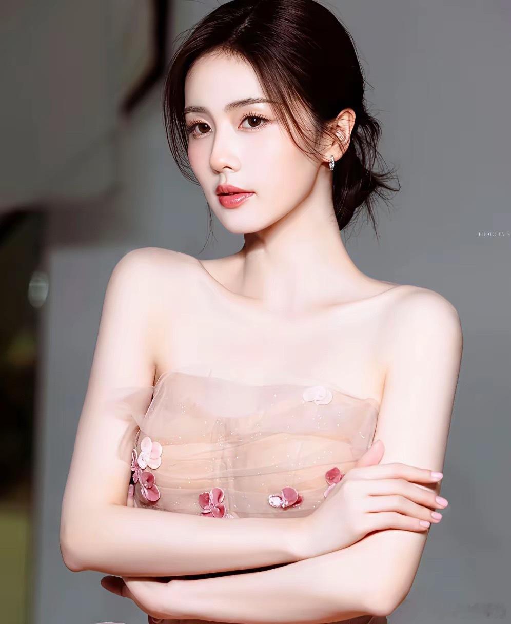 几位扛剧花和扛剧生只要有这几位在永远是四大平台之首​第一位：成毅演技和流量并存深