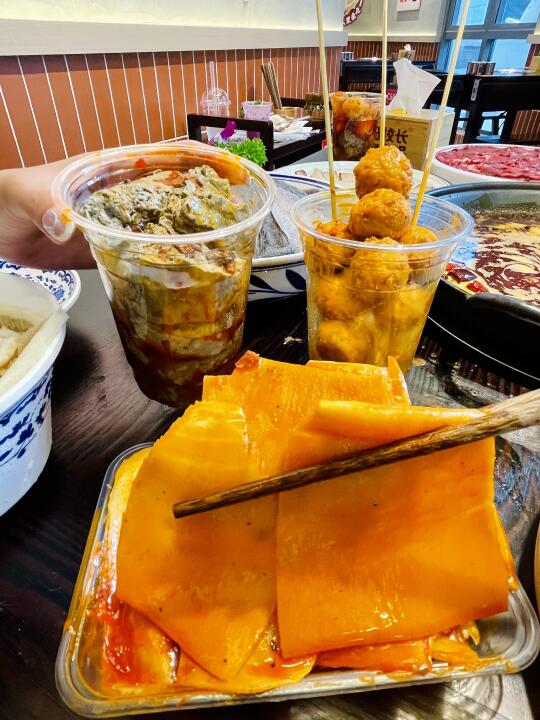 店员：你是今天第一个这样打包火锅的……
