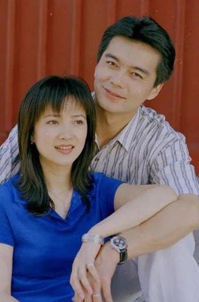 何晴重病10年，其实，何亚军是出钱又出力的，而且还以儿子的名义给她生活费。临