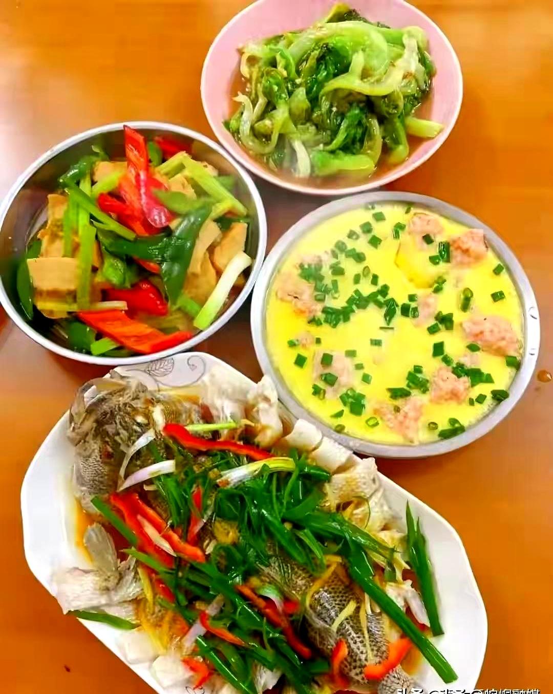 93岁老太太一天就啃一个白馒头配块腐乳，外加一个蒸鸡蛋半盘青菜。说出来谁信？