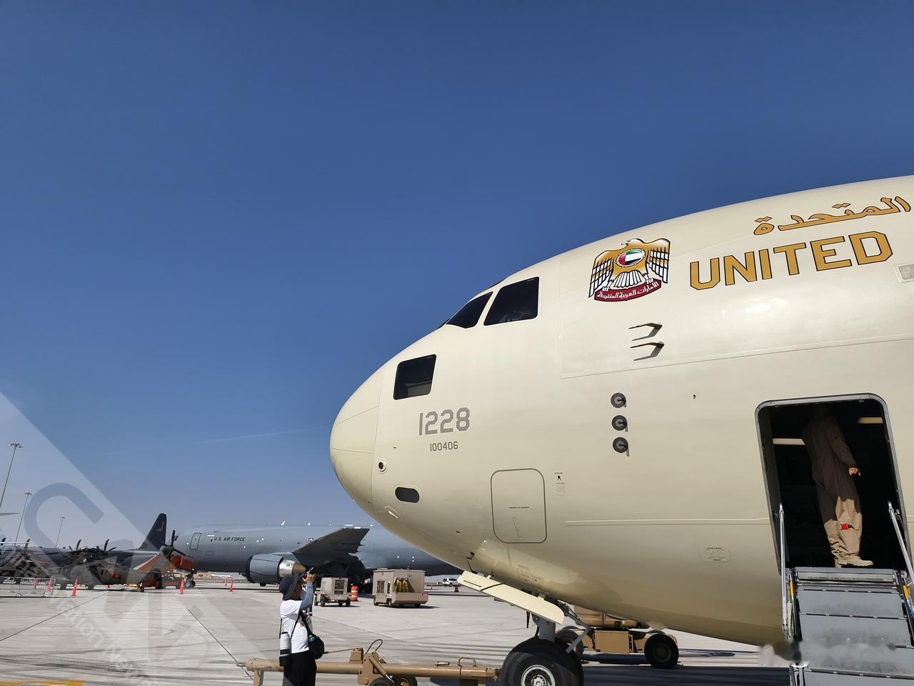 阿联酋空军C-17A运输机这个涂装你见过吗？跟随相机到迪拜航展静展区看看吧。（摄