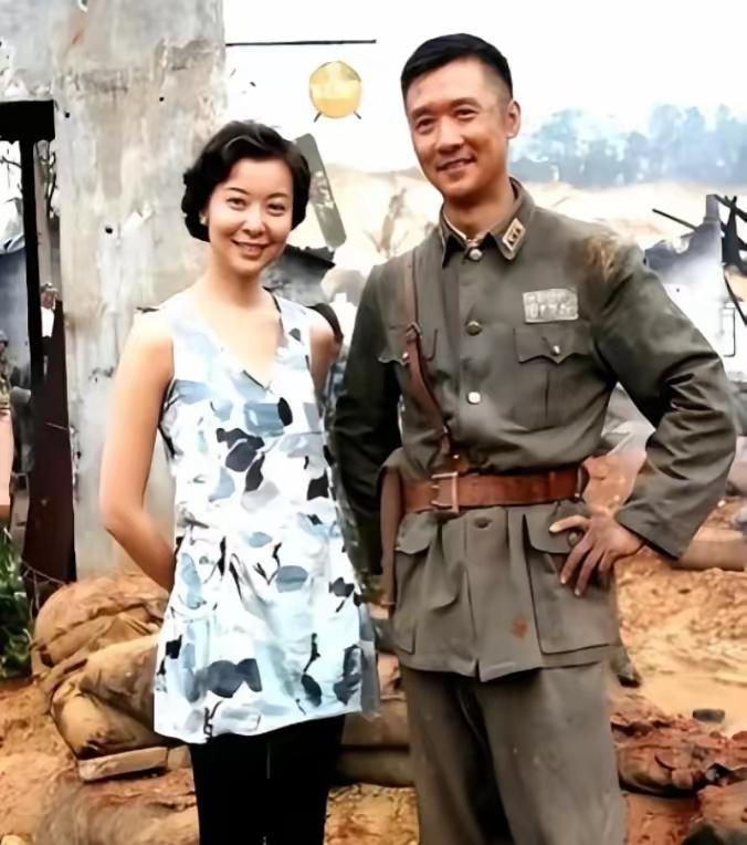 同居9年，黄志忠求了无数次婚，甚至父亲病重时红着眼求她假扮儿媳，柯蓝都拒绝了。不