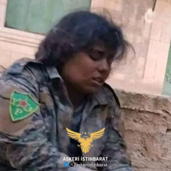 非我族类其心必异，这句话又再次实现了！关键时刻，库尔德武装当中的大批阿拉伯士兵，