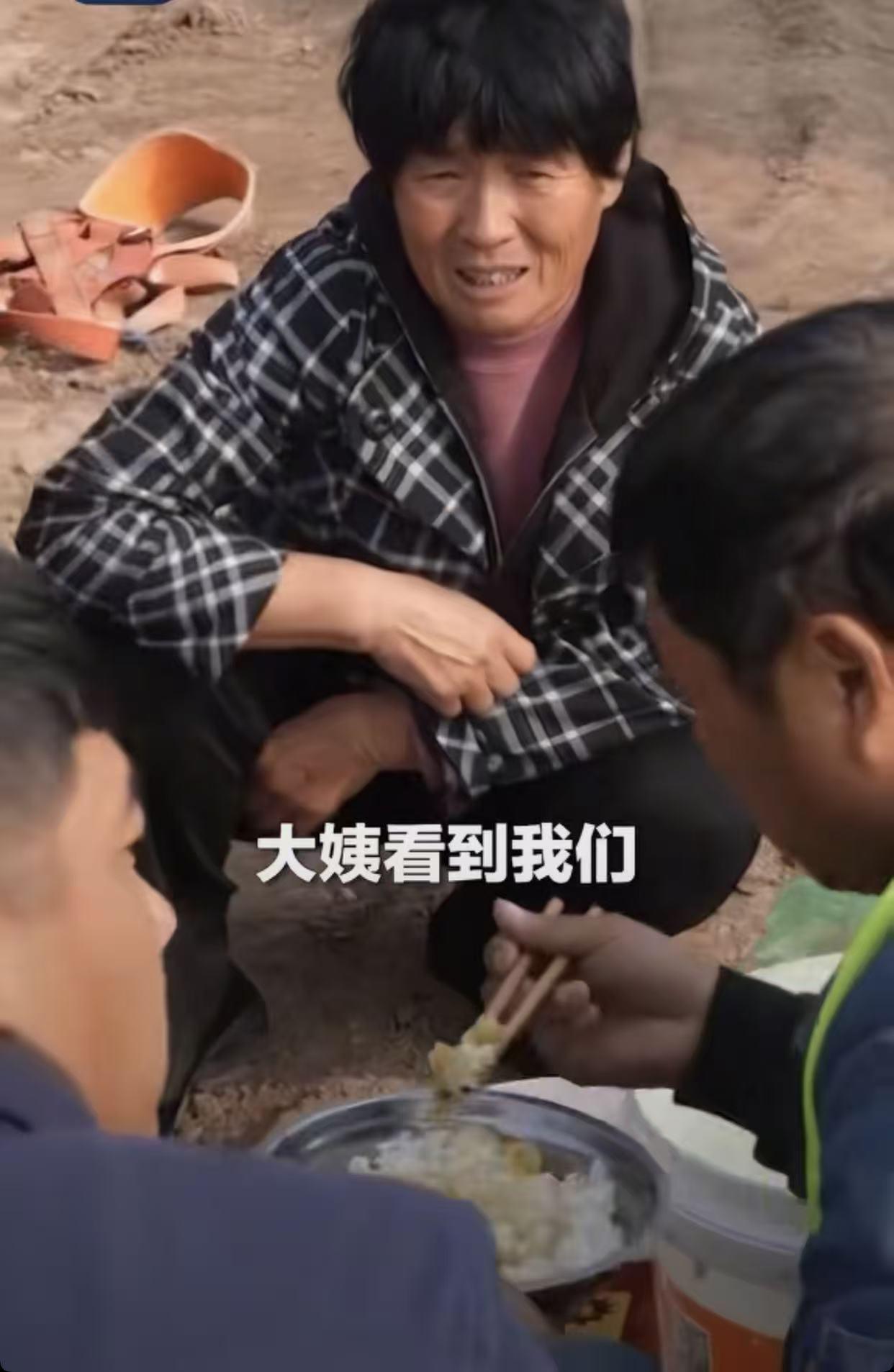 山东大姨的12份盒饭，让我看哭了“他们年龄和我儿子差不多。”山东大姨说这