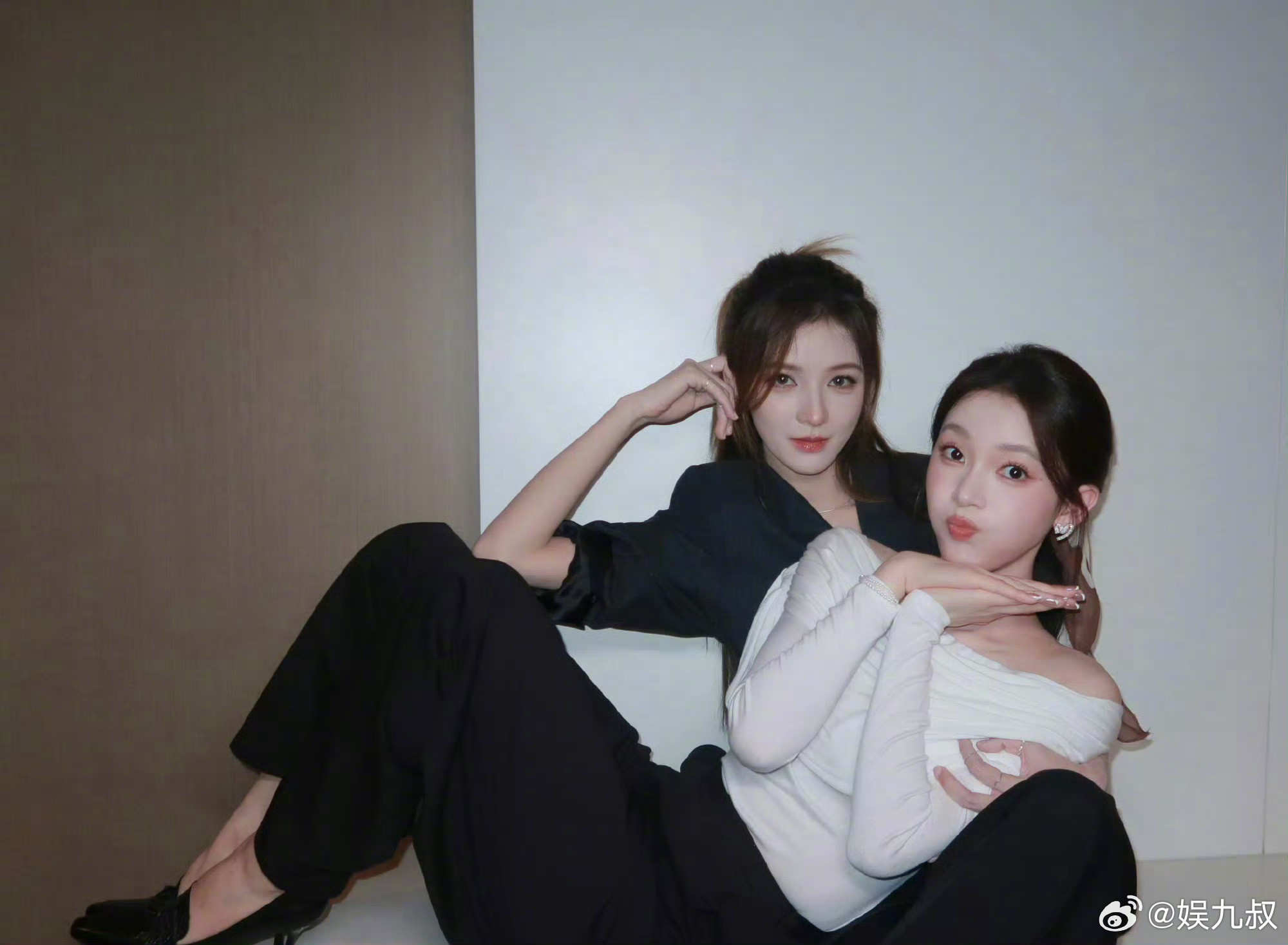 张予曦单手抱陈瑶张予曦小小的身板怎么能这么A