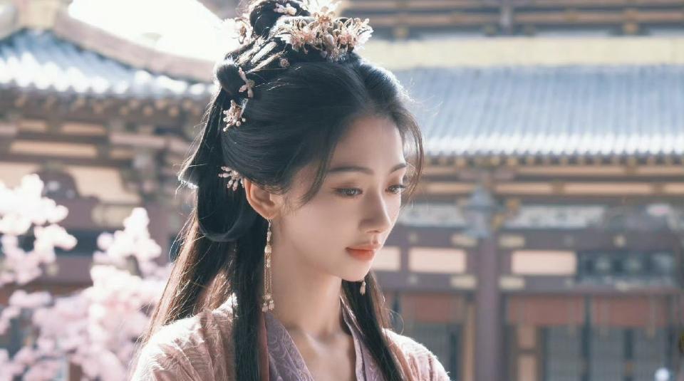 谁还没被王影璐、陈飞宇主演的《献鱼》刷屏？这部古装仙侠剧简直是暑期档“黑马”，用