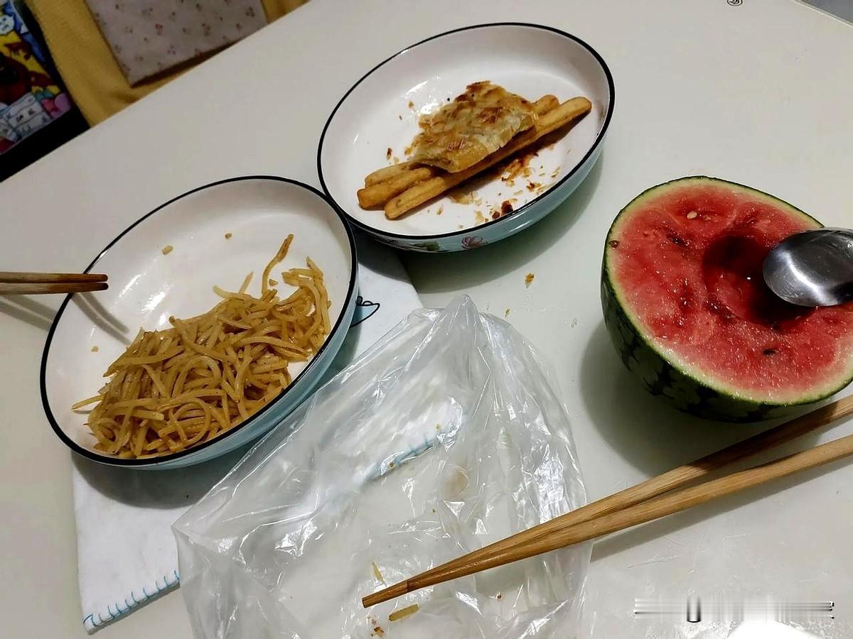 高考完，小姑子向我老公要苹果全家桶，被我拒绝了，小姑子说我逼她哥不要全家，婆婆说