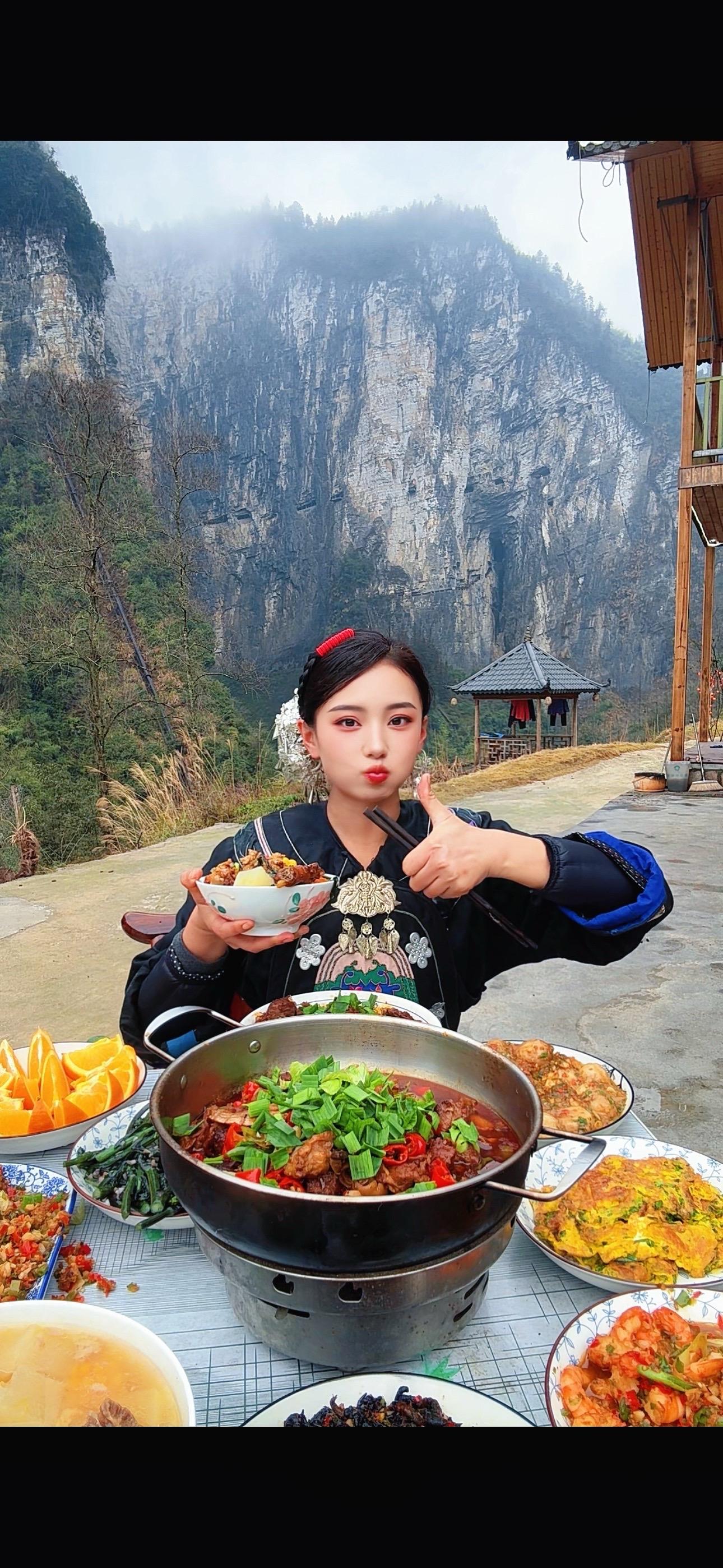 这是我忙碌了一个上午的年夜饭~看看大家的年夜饭呀