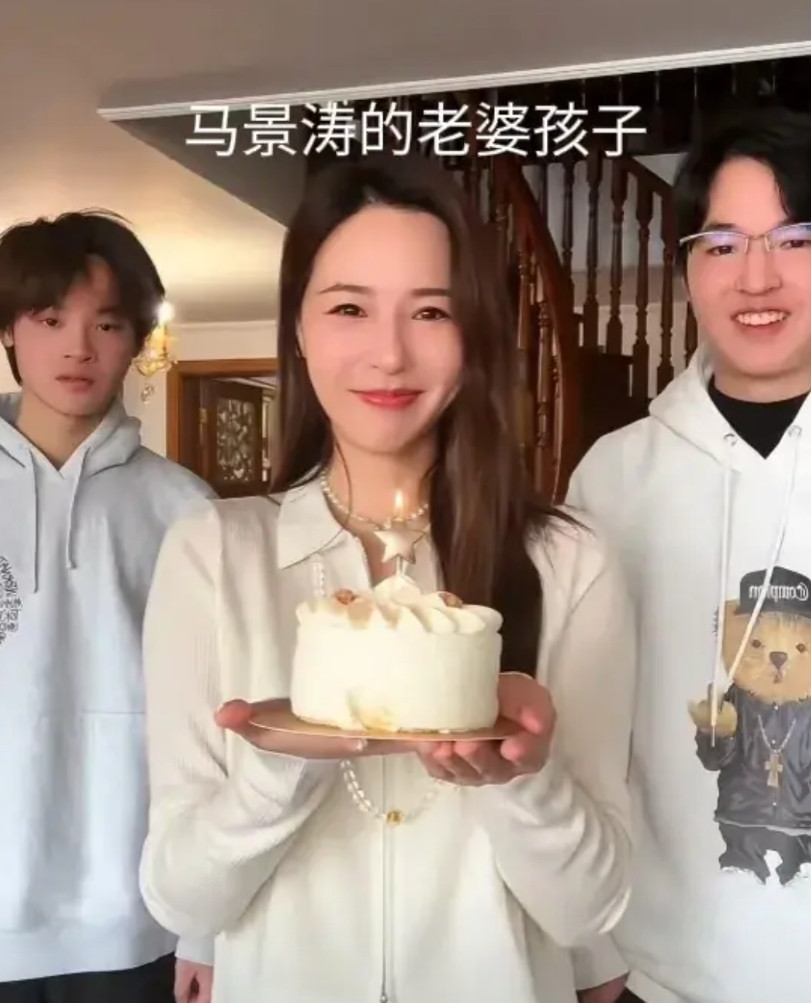 马景涛也是没办法啊！家里好几口人等着他赚钱养家呢两个儿子一个18岁一个16岁