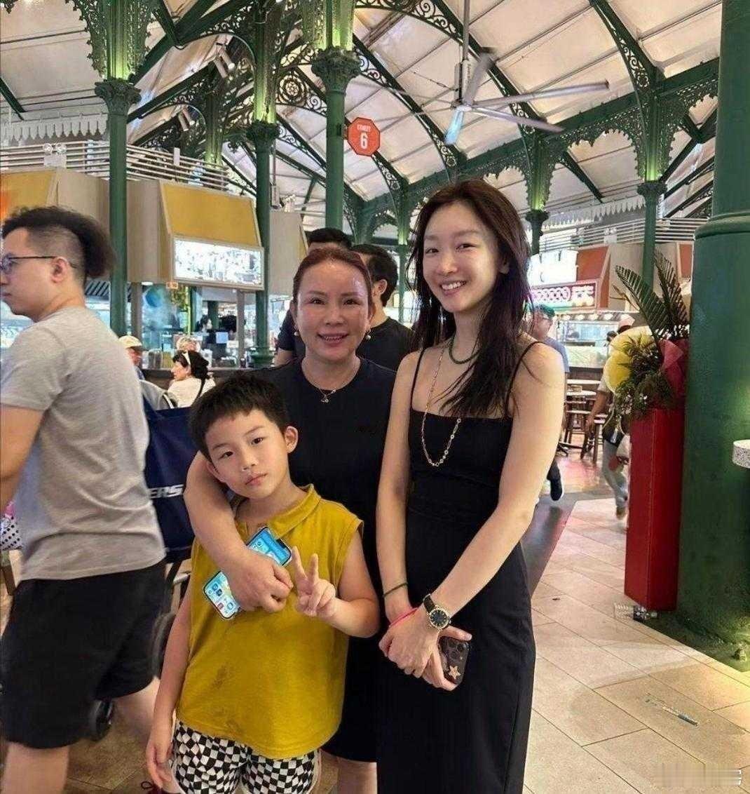 周冬雨怎么变成这样了​