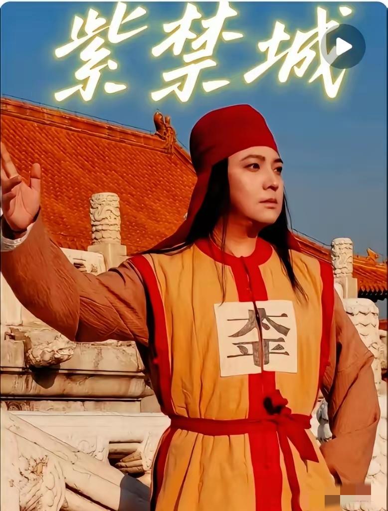 家人们谁懂啊！年轻人逛故宫这波“降维打击”也太会了！之前穿汉服还被人嘀嘀咕咕，现