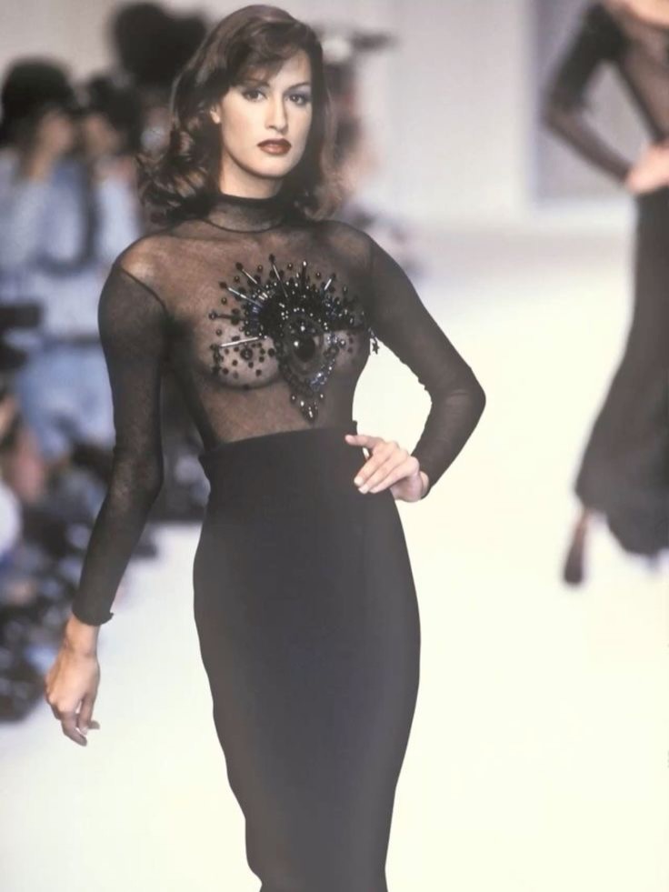 Cholé1992秋冬系列时装秀，由KarlLagerfeld操刀设计，和他