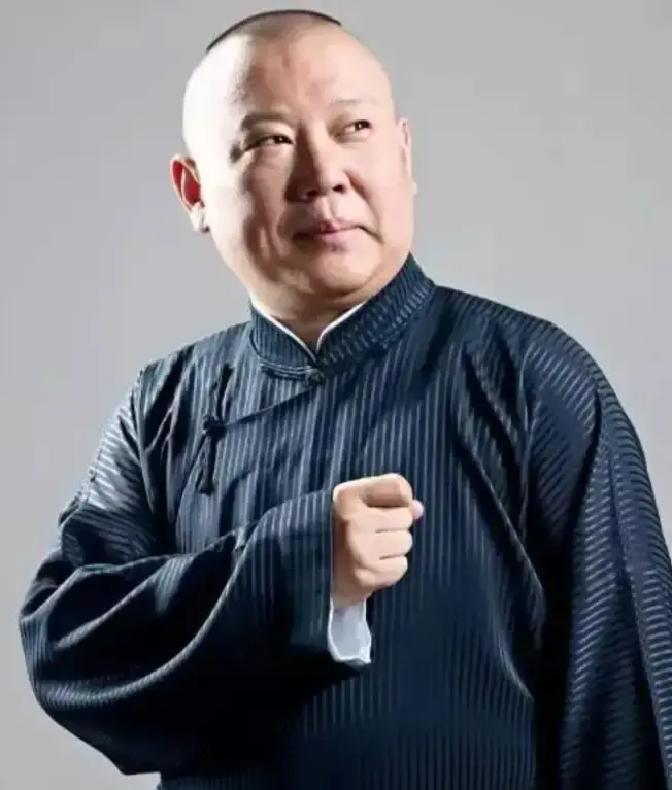 曹云金被全网架到“灭德云社”的C位上。他干的事，是发了一条视频，标题就俩字：谁呀