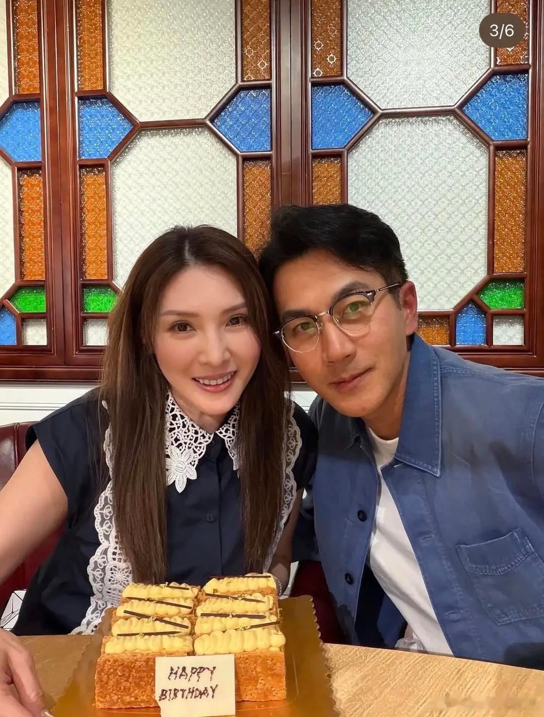 51岁刘恺威出席聚会近照曝光，穿着休闲状态年轻，长留香港陪女儿！