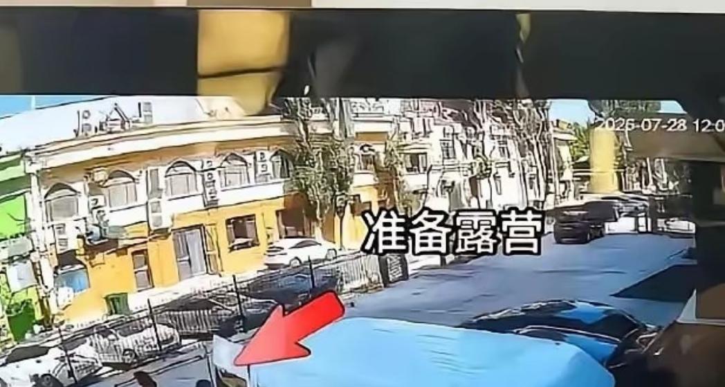 报应来了，重庆的王先生，带着他的同伴到达西藏，所有酒店和民宿都拒绝接待他们，这下