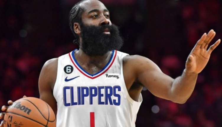 快船真正的问题是防守端的崩盘！很多人说小卡没有统治力了，哈登体力不支，打不动了