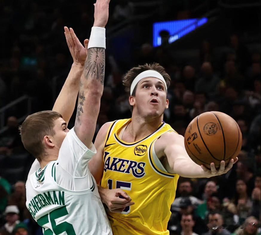 这下出名了不止绿军球迷知道，就连全世界球迷都知道了，小里弗斯现在已经成为了