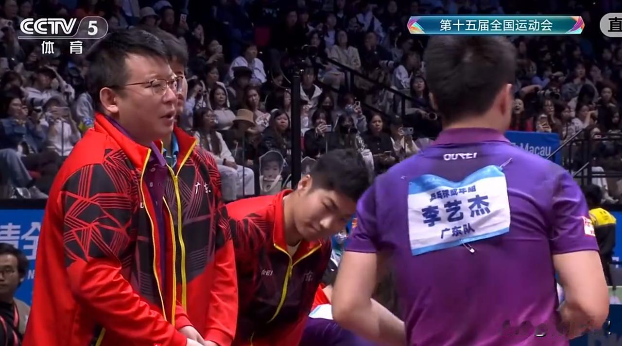 王楚钦要被爆冷？这个教练太敢说了，你要敢于和王楚钦硬碰硬。本来以为在吹牛