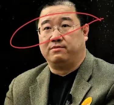 <em>英达</em>对儿子巴图做了什么？<em>英达</em>伤害巴图最深的，不是<em>英达</em>不认儿子，应该是<em>英达</em>不让