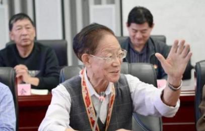 “我老了，不需要那么多钱。”2020年，一生抠门的大学教授王泽霖，却大手一挥捐出