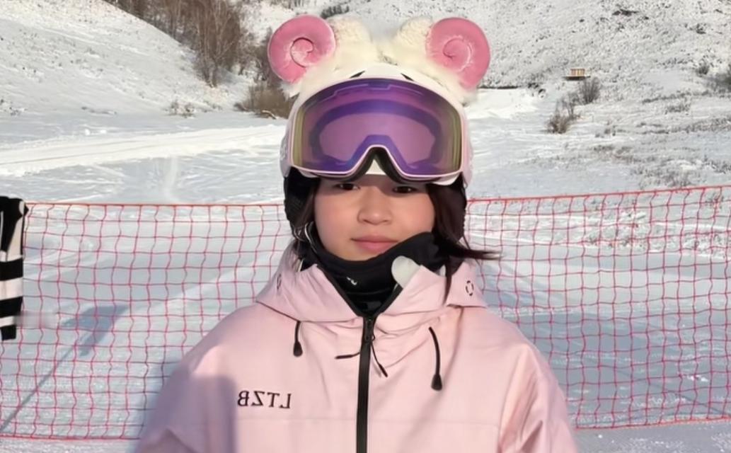 11月28日，北京冬奥会冠军苏翊鸣接受采访时说：“他今天早上已经刷到全红婵的滑雪