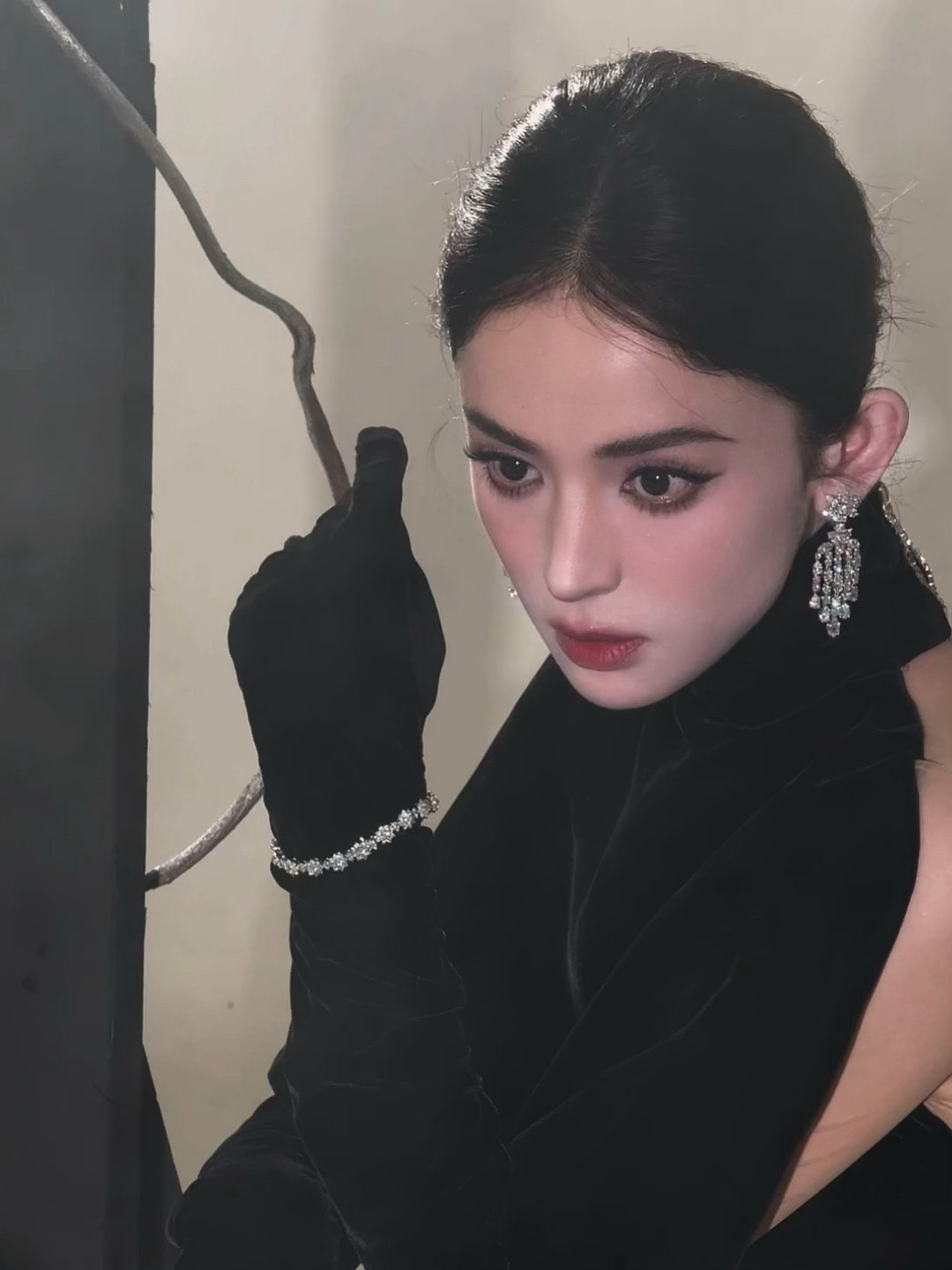 娜扎芭莎之夜造型出图，冷艳高贵的黑天鹅女王！！​​​