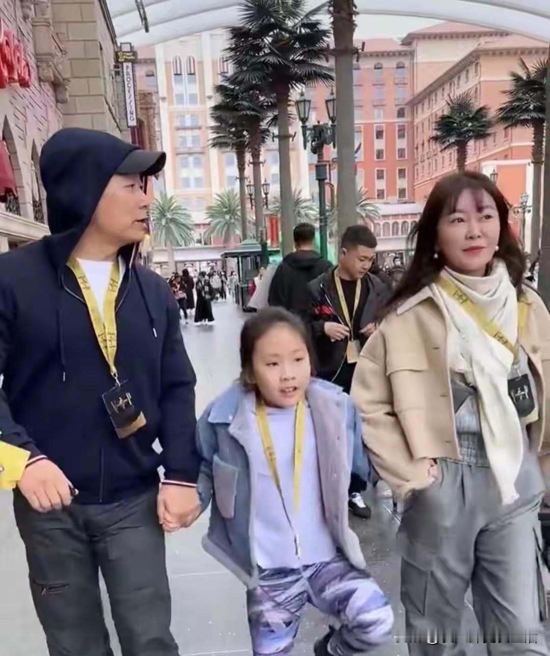 第一次听说什么叫正食症！王小骞在直播间痛哭流涕，说11岁的女儿因为嫌自己青春期