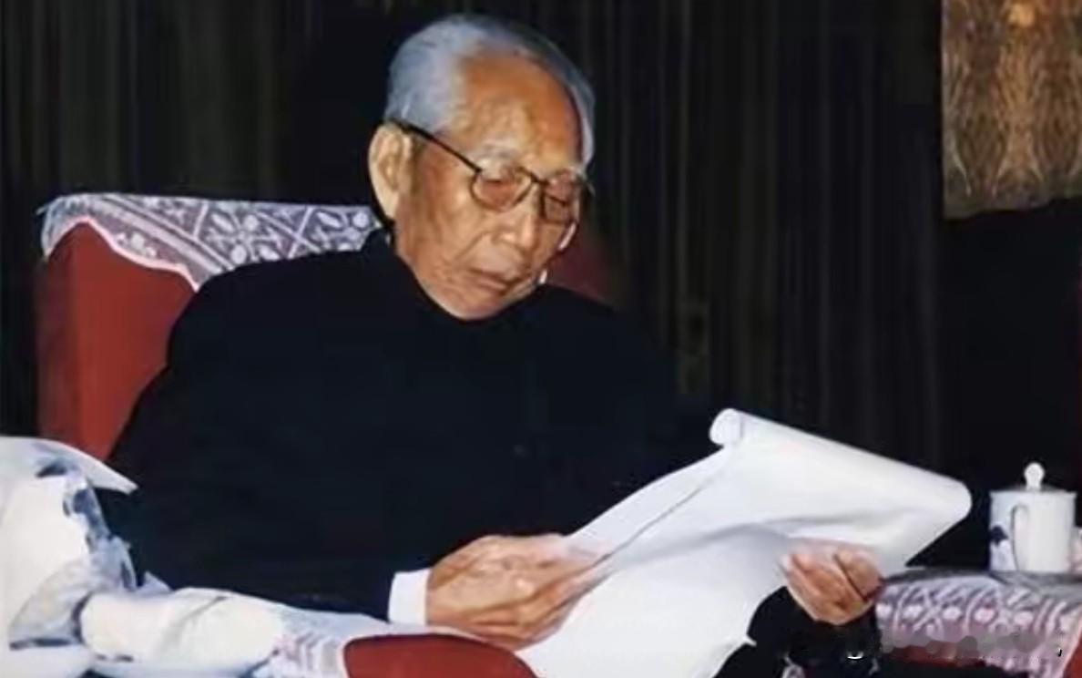 纵观伟人一生，不少人曾片面评价，认为毛主席晚年听不进不同意见、决策较为固执。但我