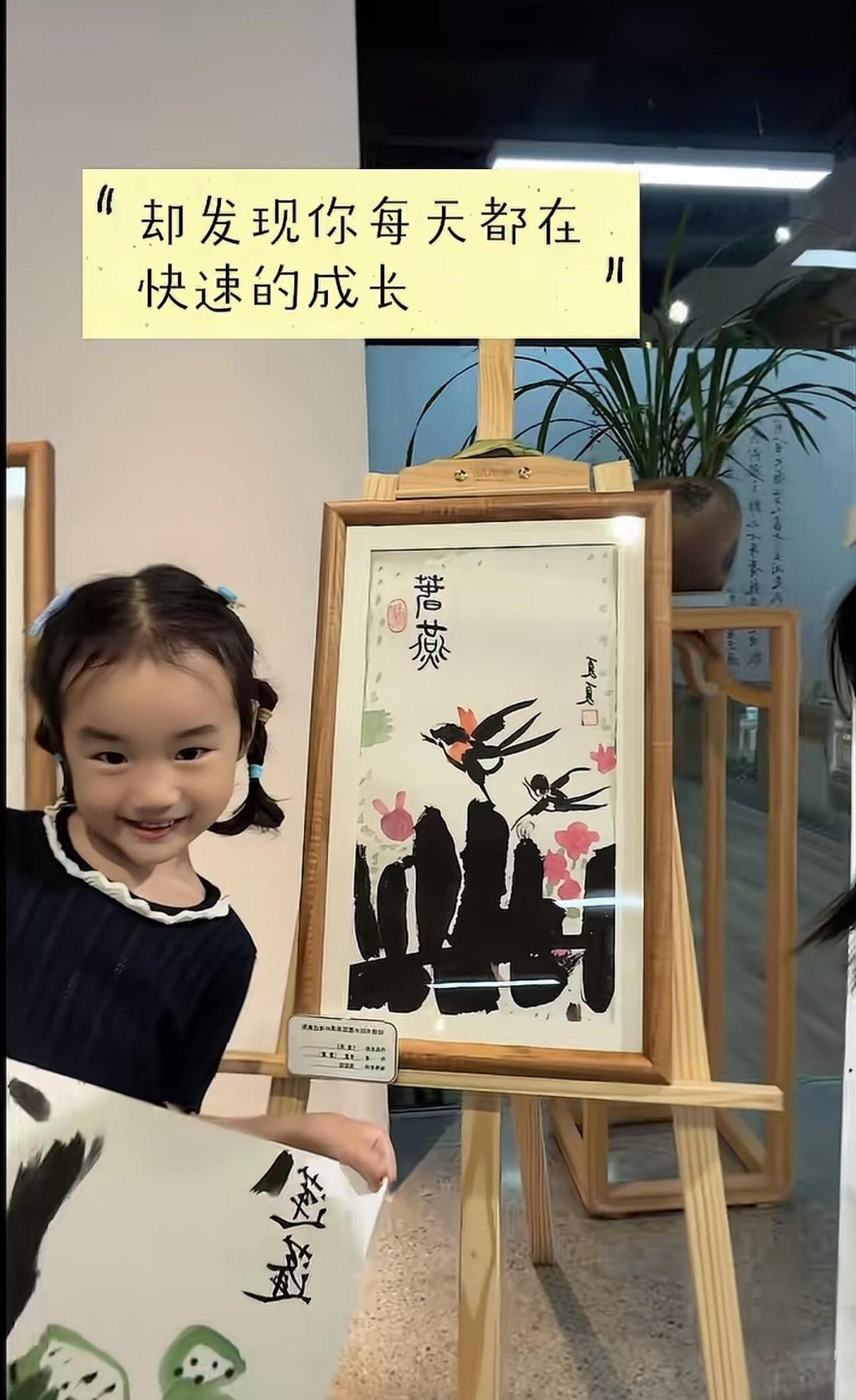李亚鹏砸5亿没干成的事，4岁小女儿一支毛笔给补上了。7月18日海哈金喜晒出小女儿