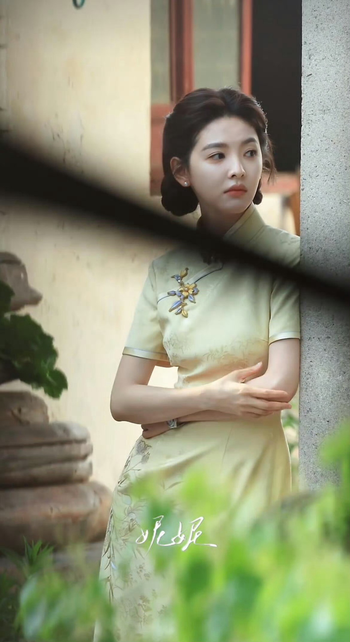 章若楠穿旗袍好有韵味女儿心总如水～好有韵味啊楠楠cr.logo