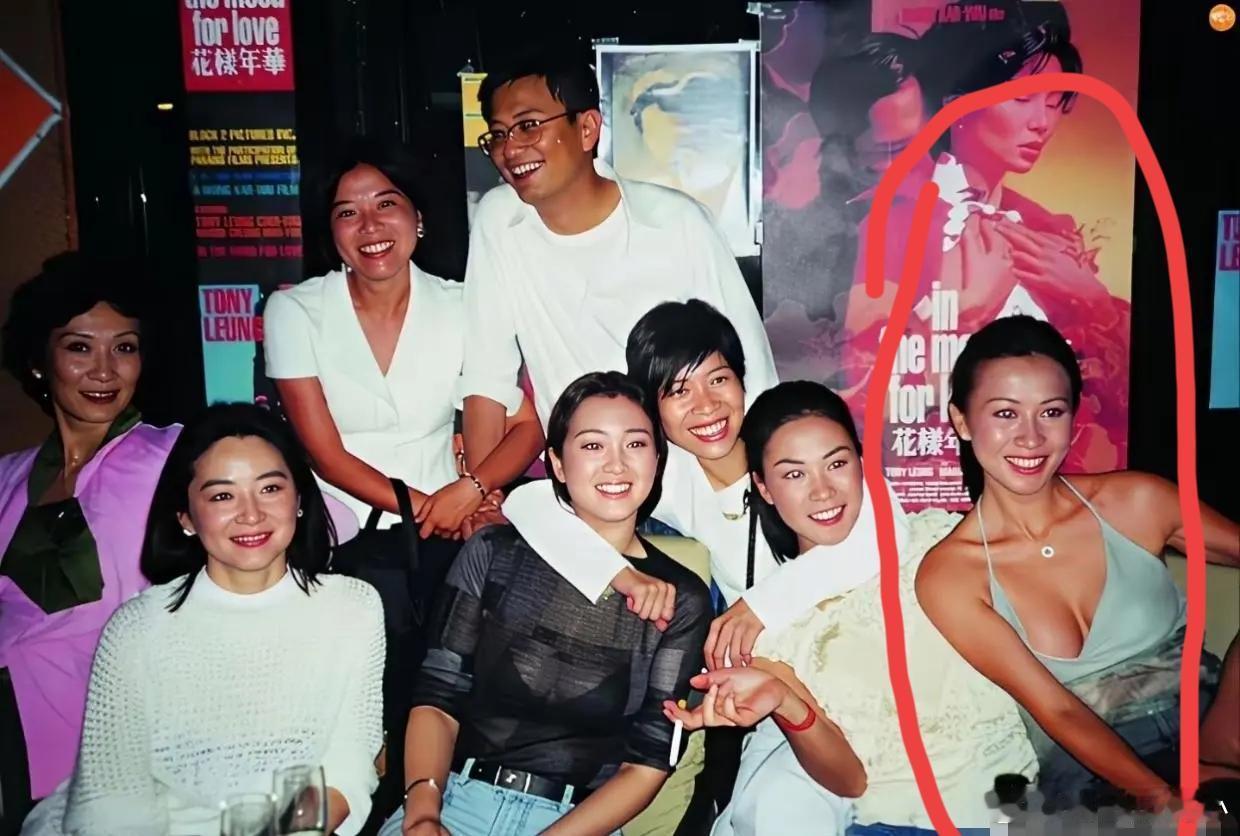 下面这张图片里，吸引我的不是王菲，也不是林青霞，而是王菲旁边这位靓女。话说王菲旁