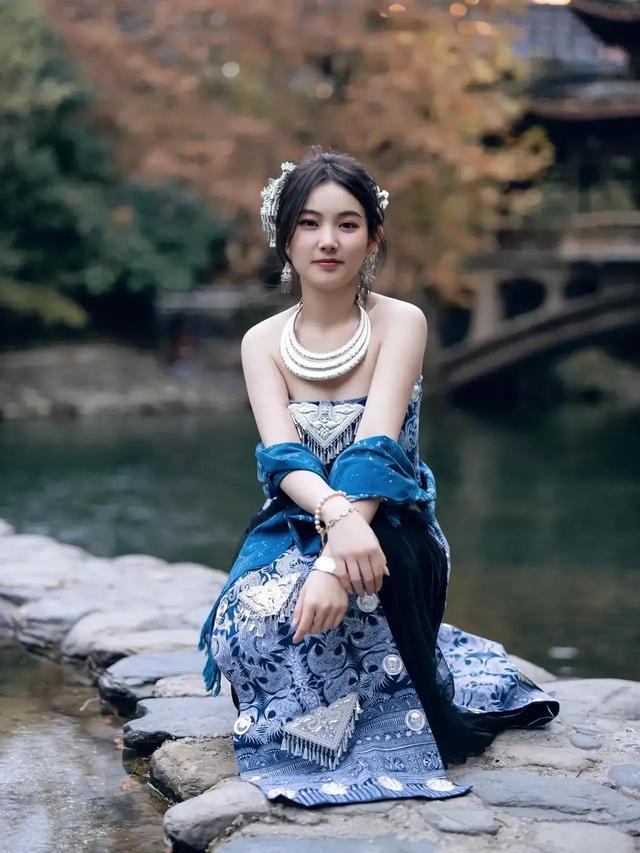 笑话：有个小伙喜欢上一美女护士，为了见她，三天两头装病住院，让她照顾，一来二去两