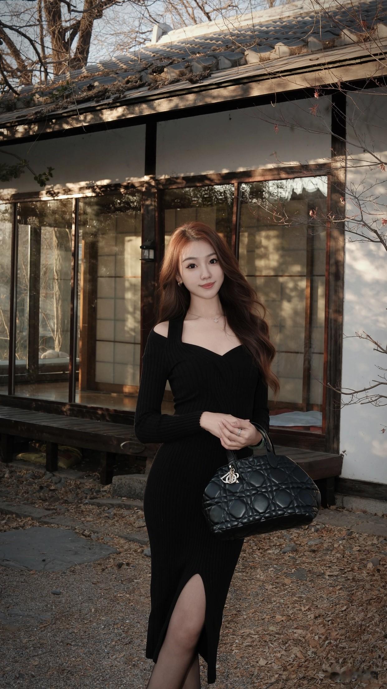 甜美小仙女的穿搭黑色连衣裙是甜美元素的经典，很适合小仙女。