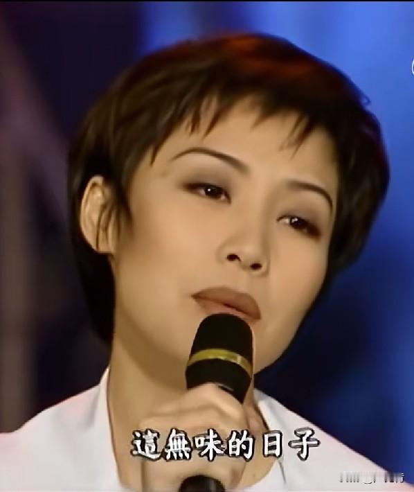 彭羚，原名彭映盈，1969年生于中国香港，祖籍广州，19岁出道，曾获邀参加央视9