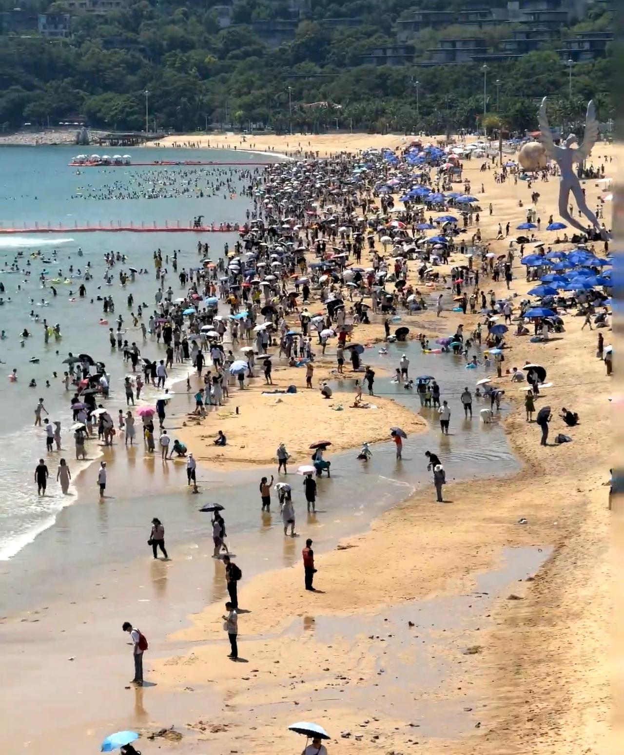 深圳大梅沙前方发来实况….这海滩简直是人间仙境，心动不如行动。目前人不多，一
