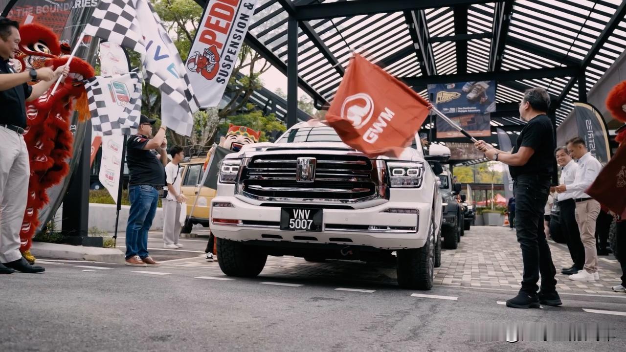 谁说国产车不能引领风潮？在马来西亚原始雨林里，坦克300车主们，他们穿越泥泞