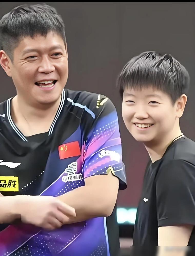 邱贻可死盯手机按下发送键，硬生生对着元宵节的月亮砸出一句祝大家中秋快乐。你