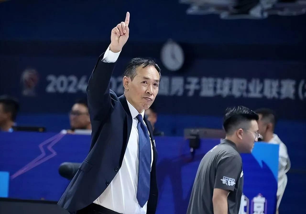 许指导淡定得令人可怕，北京连续两场不改变轮换战术，最终比赛都被逆转！CBA总决