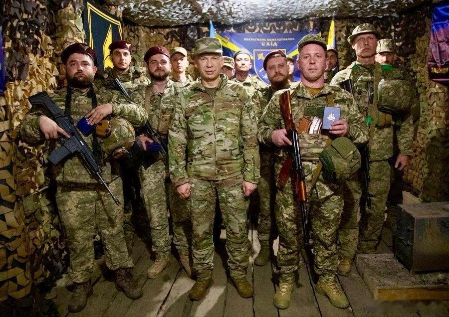 乌军在波克罗夫斯克附近击退260次俄军进攻。乌克兰总司令希尔斯基报告称，俄军在波